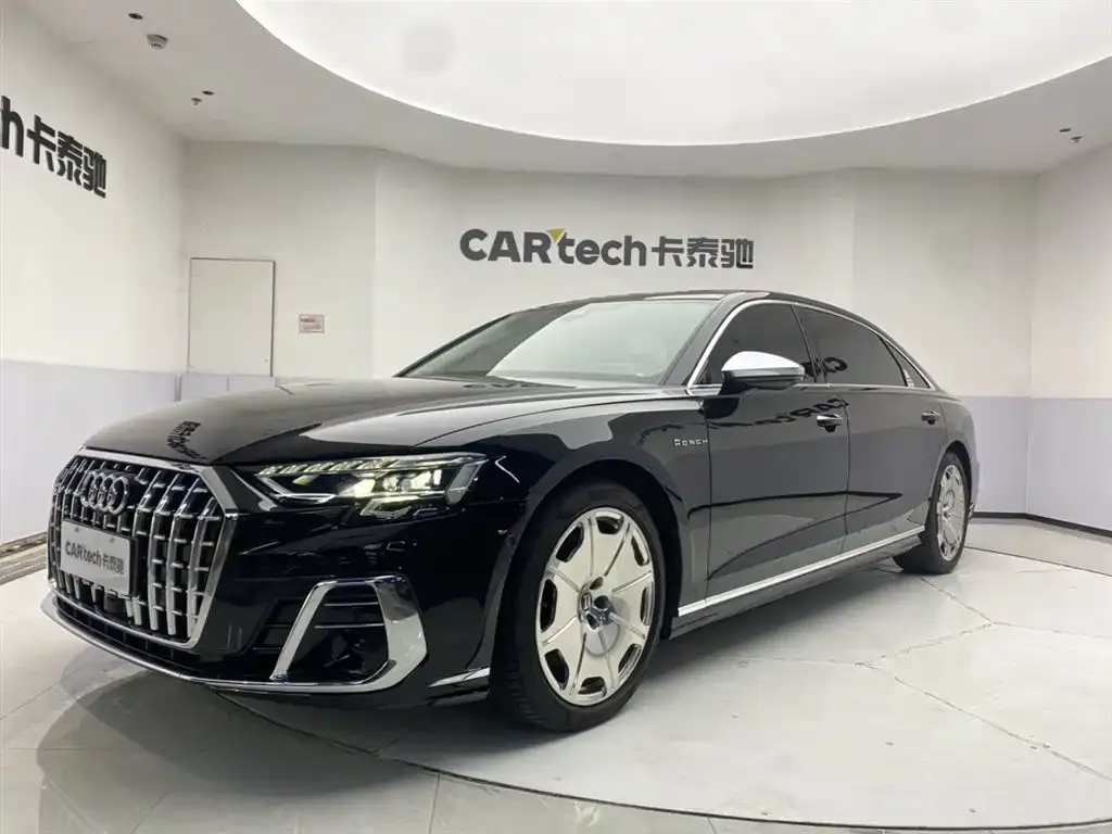 Audi A8 — фото 1