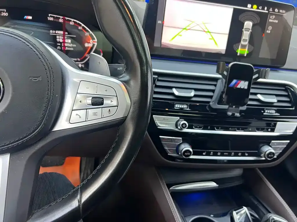 BMW 5 Series 2023 из CN, фото 9