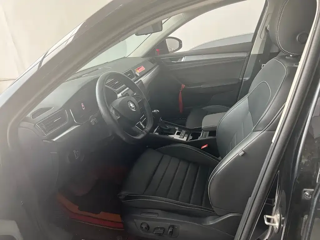 Skoda Superb 2022 из CN, фото 2