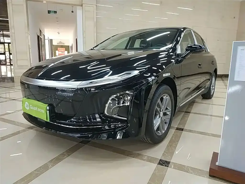 Hongqi E-QM5 — фото 1