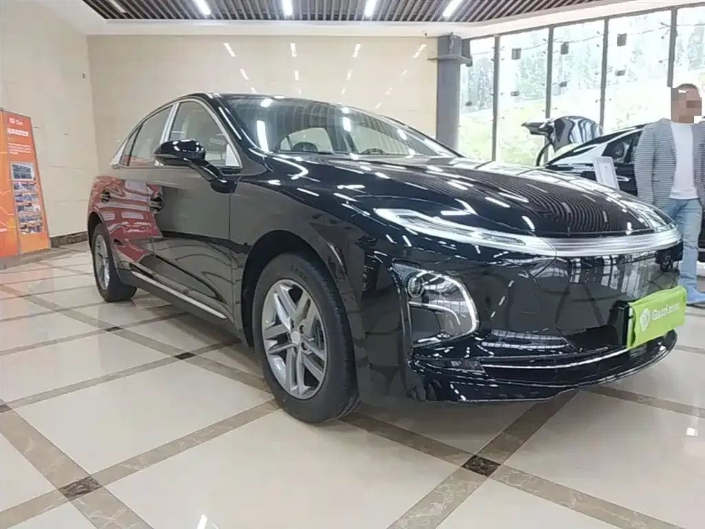 Hongqi E-QM5 — фото 2