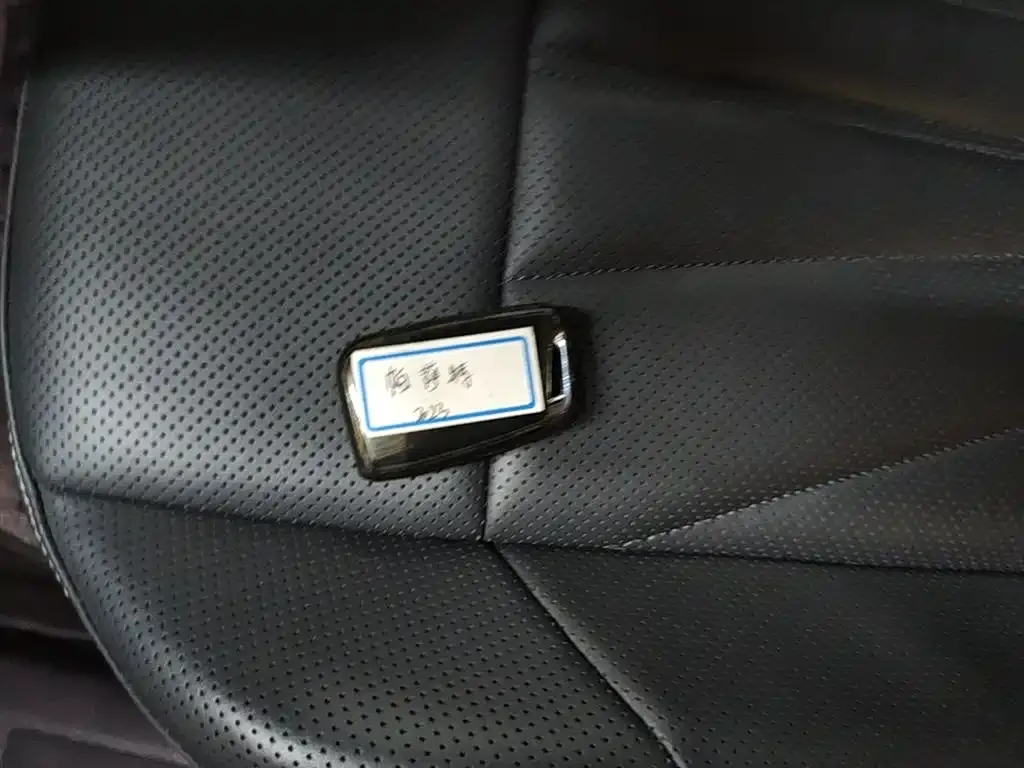 Volkswagen Passat 2023 из CN, фото 2