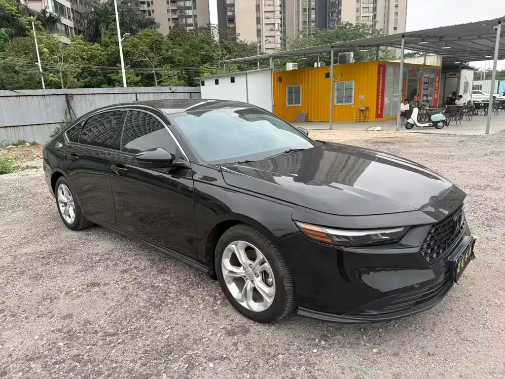 Honda Accord — фото 1