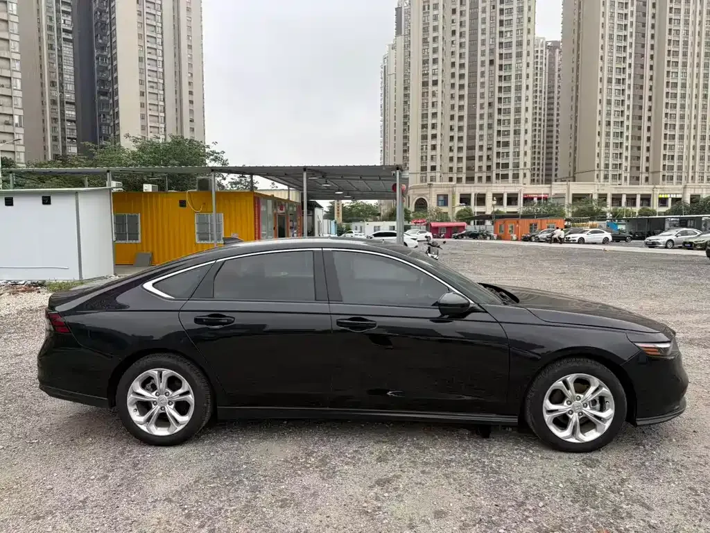 Honda Accord — фото 10