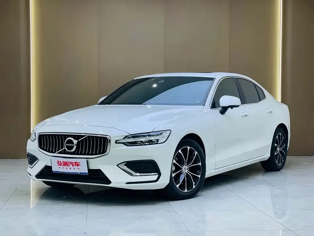Volvo S60 — фото 1