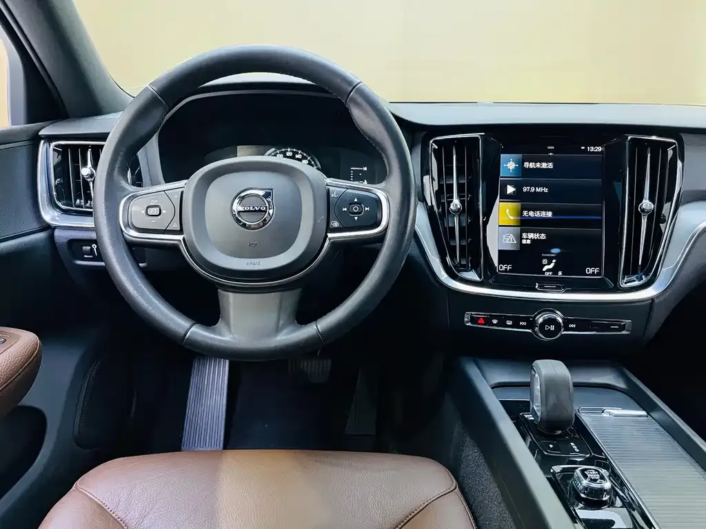 Volvo S60 — фото 10