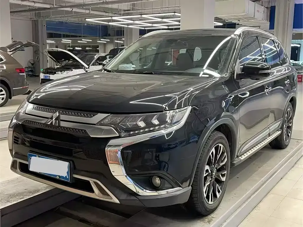 Mitsubishi Outlander — фото 1