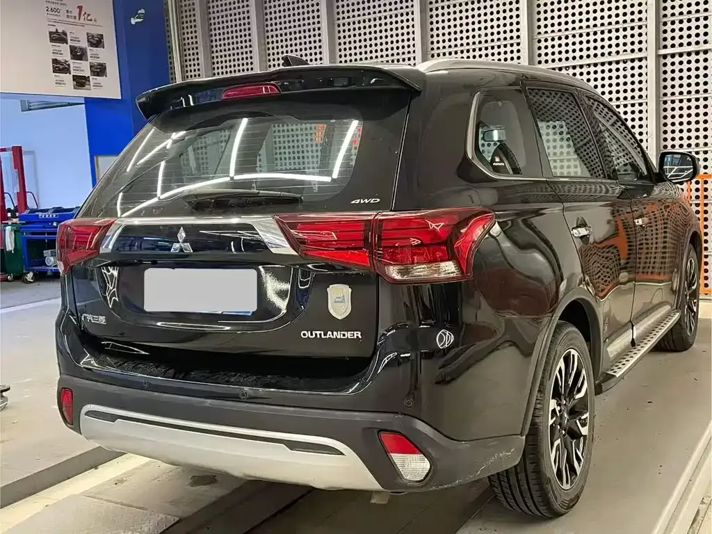 Mitsubishi Outlander — фото 9