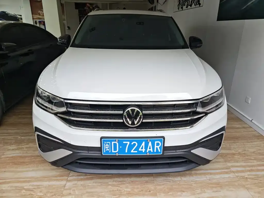 Volkswagen Tiguan L — фото 6