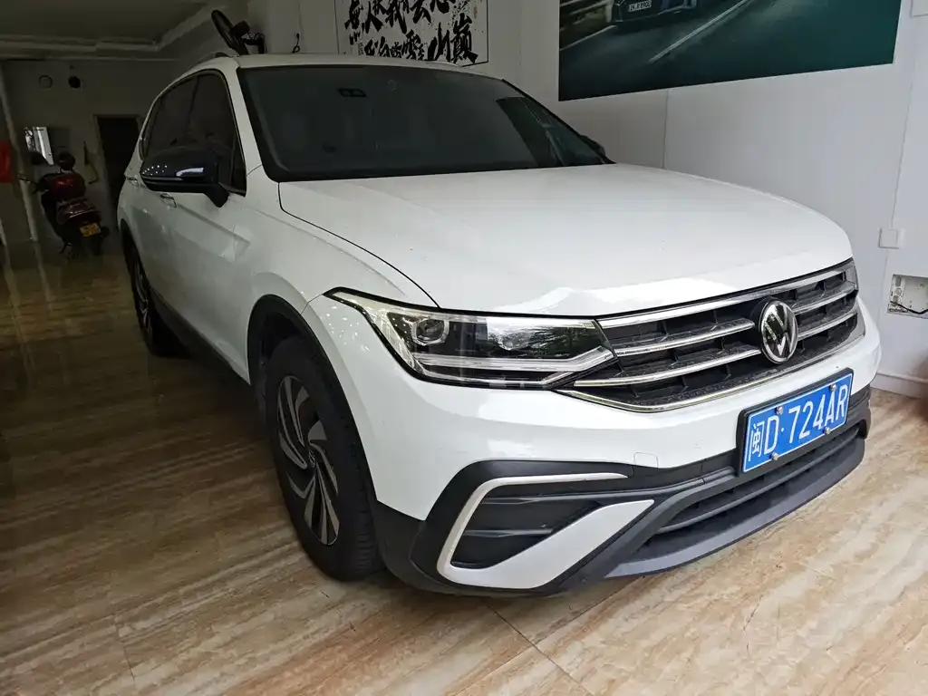 Volkswagen Tiguan L — фото 7