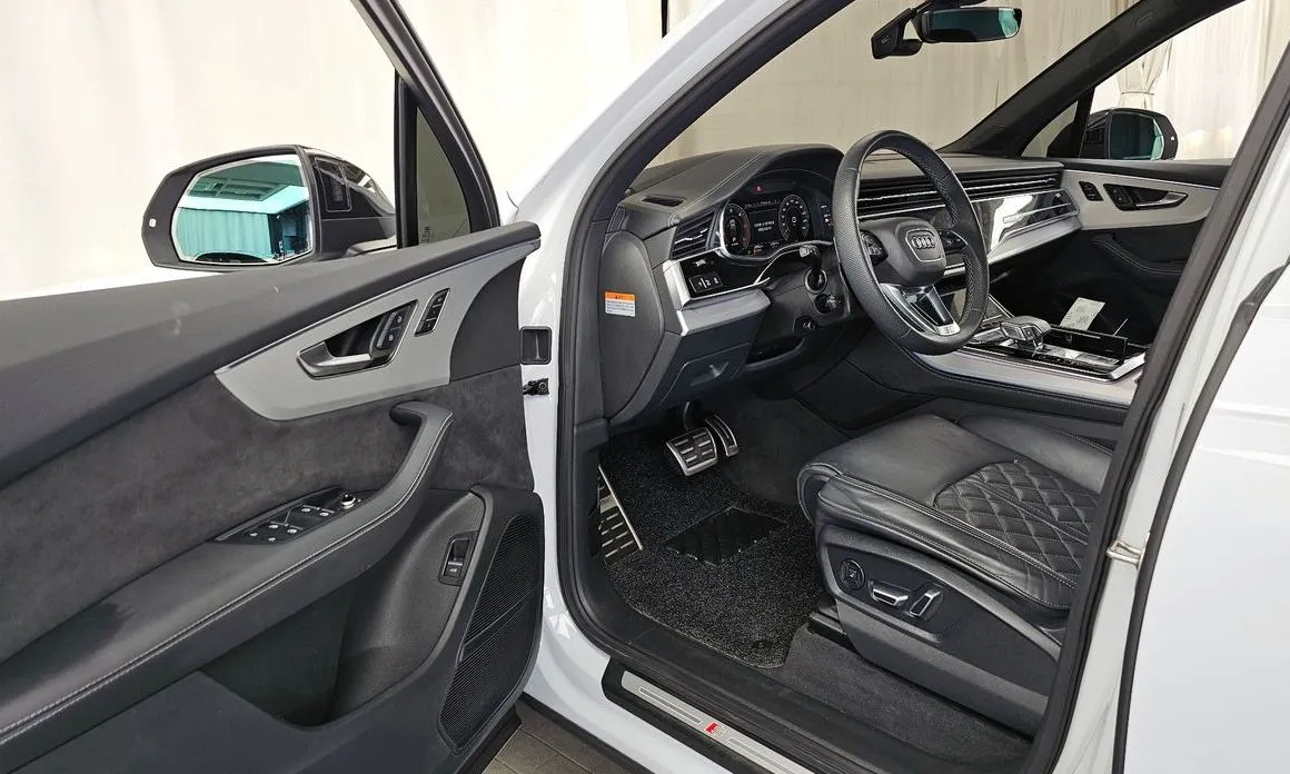 Audi Q7 2023 из KR, фото 8