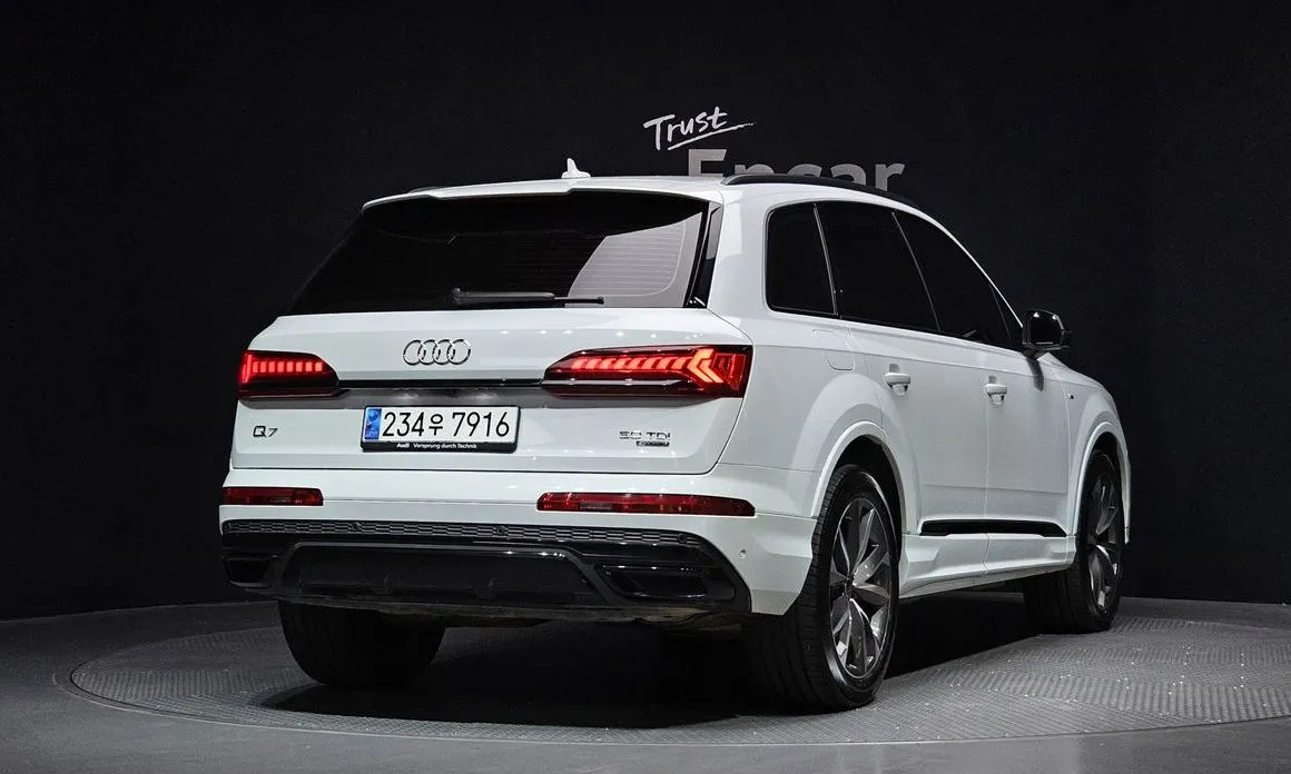 Audi Q7 2023 из KR, фото 2