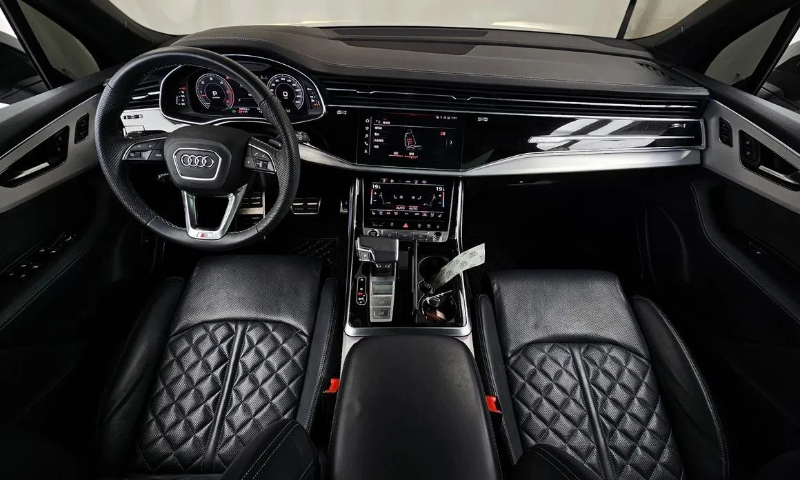 Audi Q7 2023 из KR, фото 7