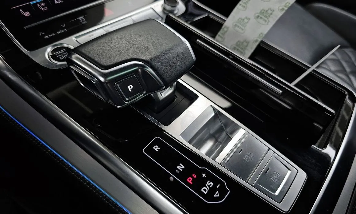 Audi Q7 2023 из KR, фото 4