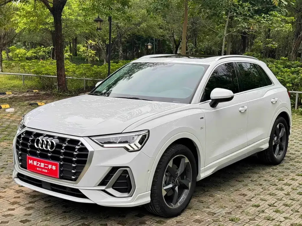 Audi Q3 — фото 1