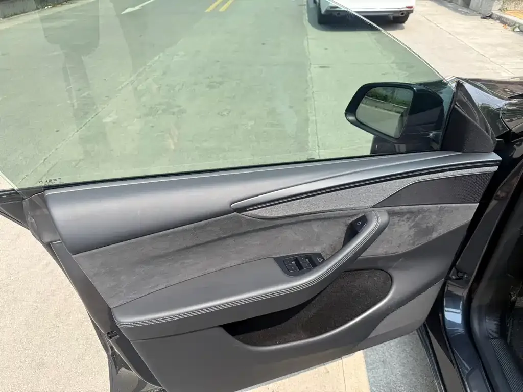 Tesla Model Y 2025 из CN, фото 2