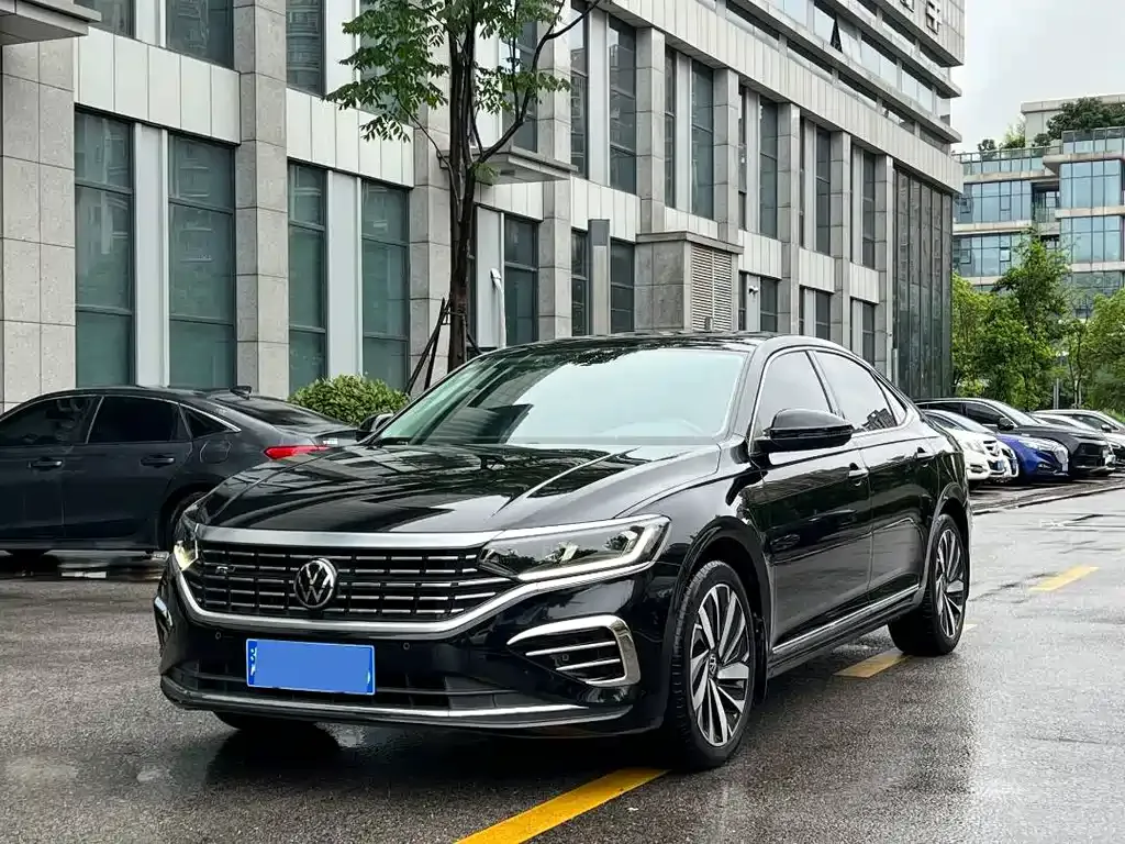Volkswagen Passat — фото 1