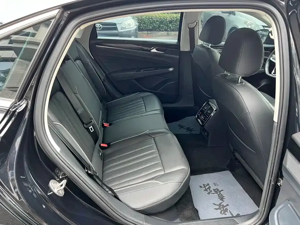 Volkswagen Passat — фото 10
