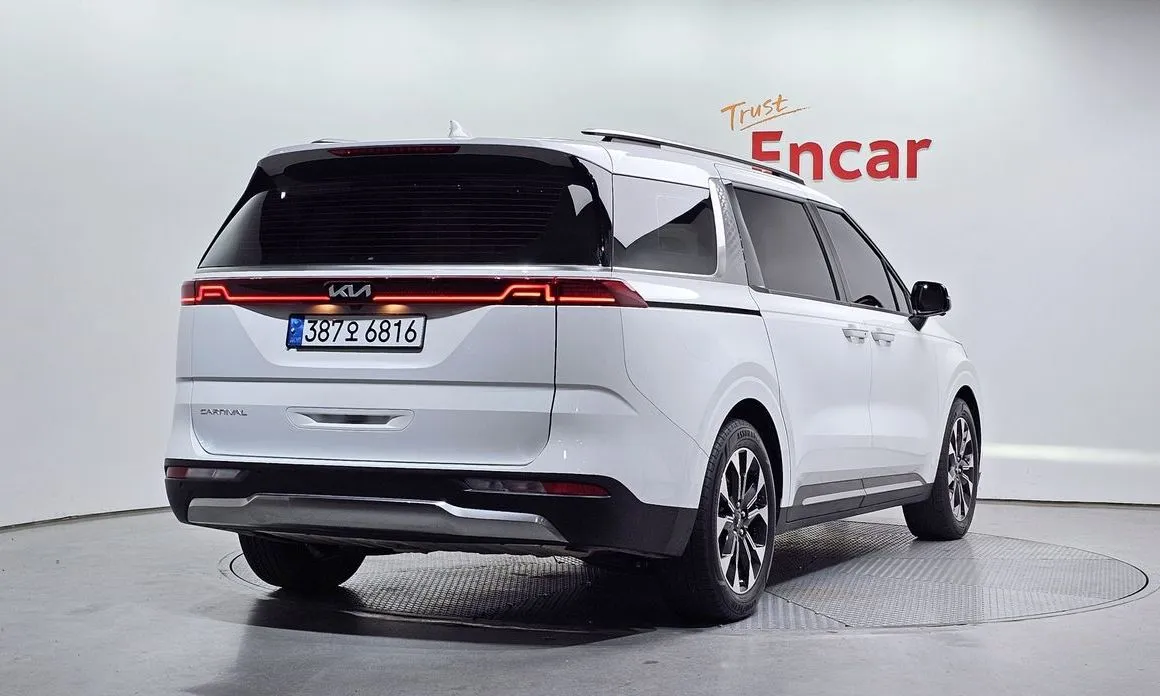 Kia Carnival — фото 10