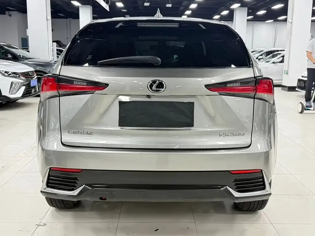 Lexus NX — фото 4