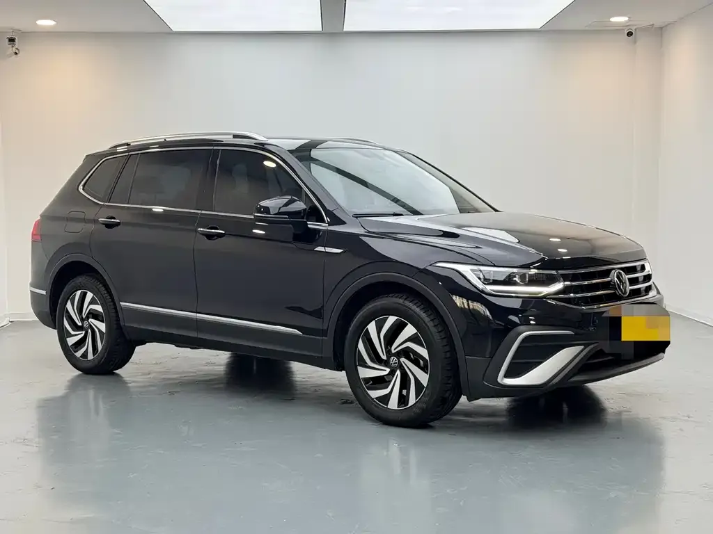 Volkswagen Tiguan L — фото 3