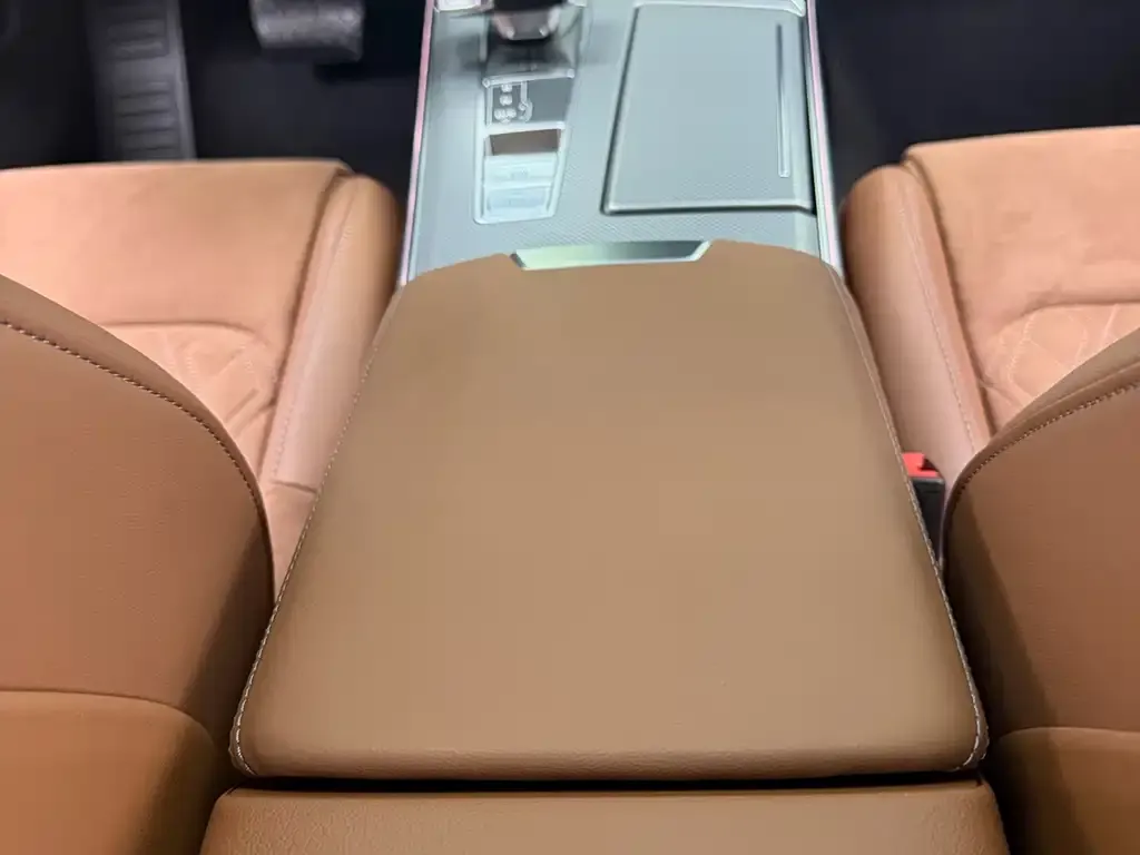 Audi A7L 2024 из CN, фото 3