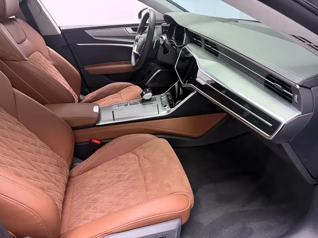 Audi A7L 2024 из CN, фото 9