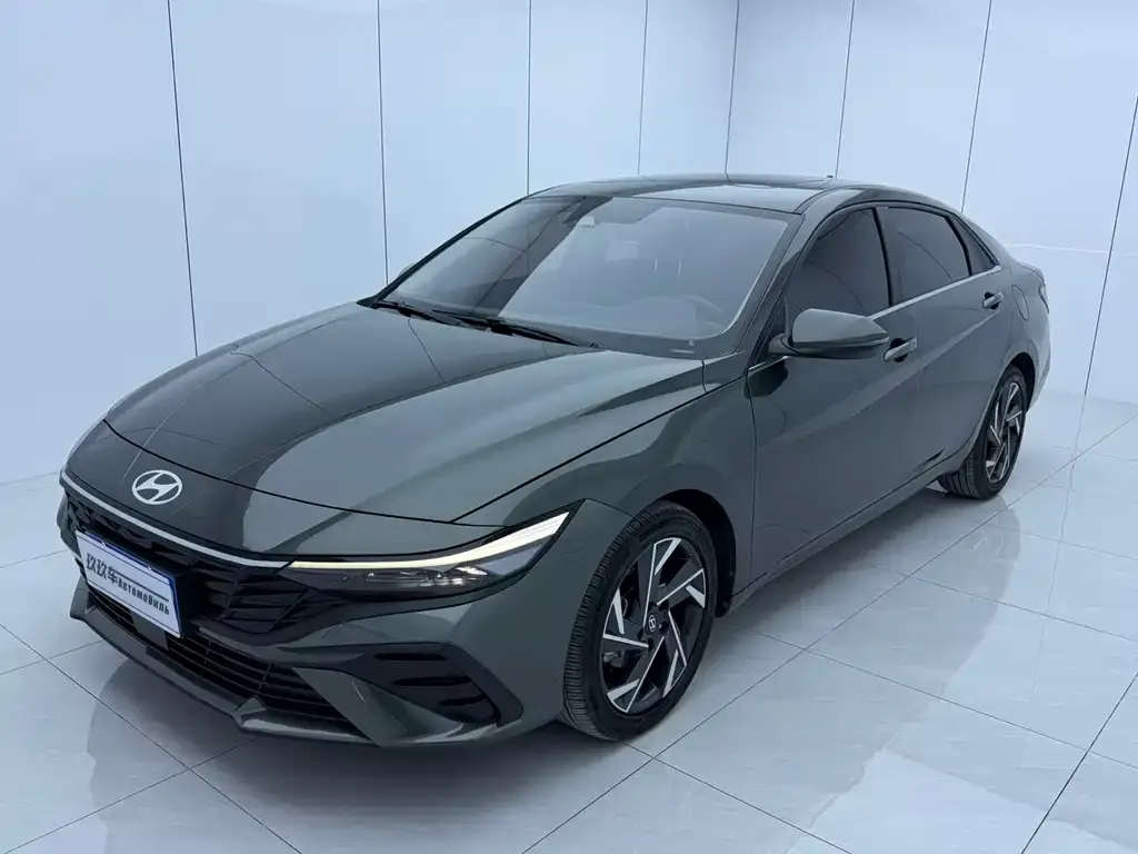Hyundai Elantra 2023 из CN, фото 1