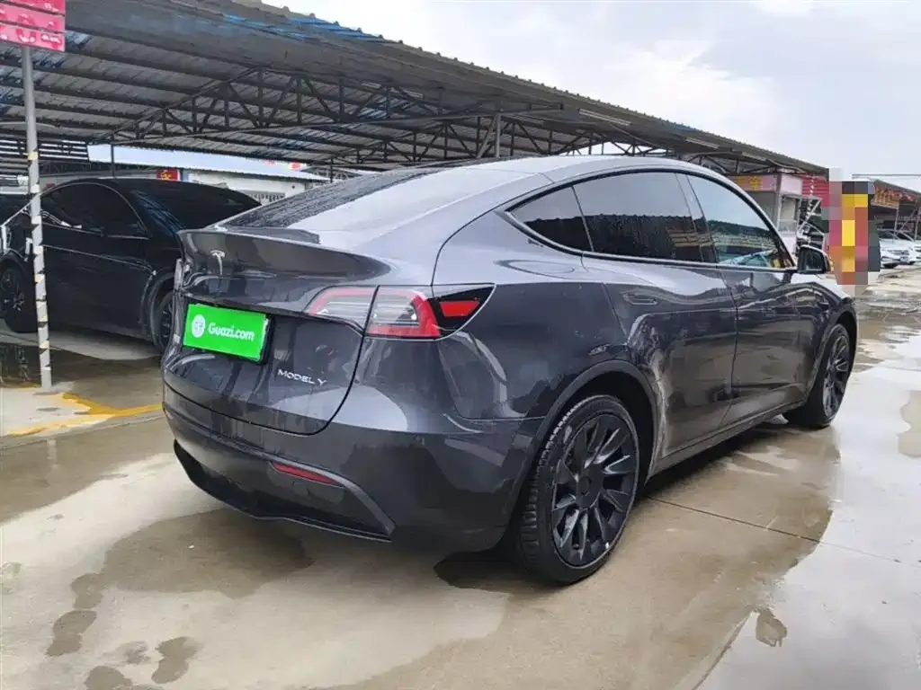 Tesla Model Y — фото 10