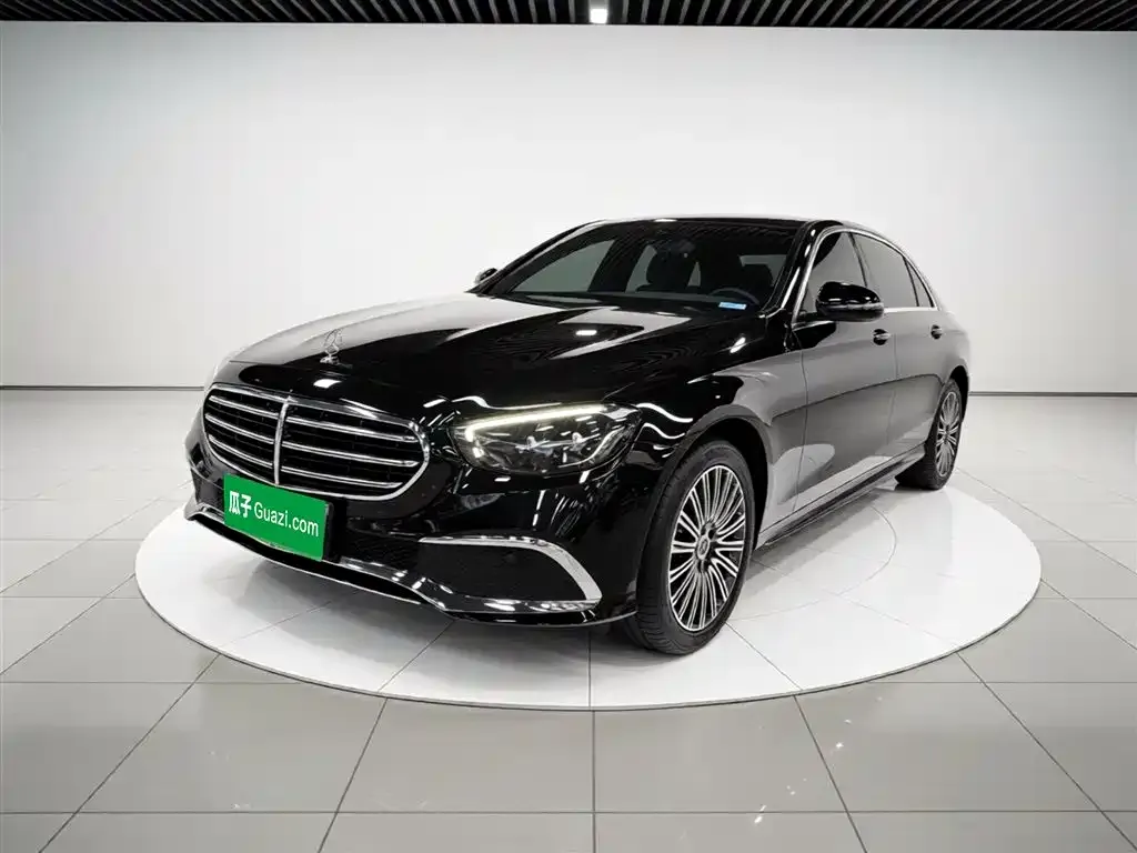 Mercedes-Benz E-Class — фото 1