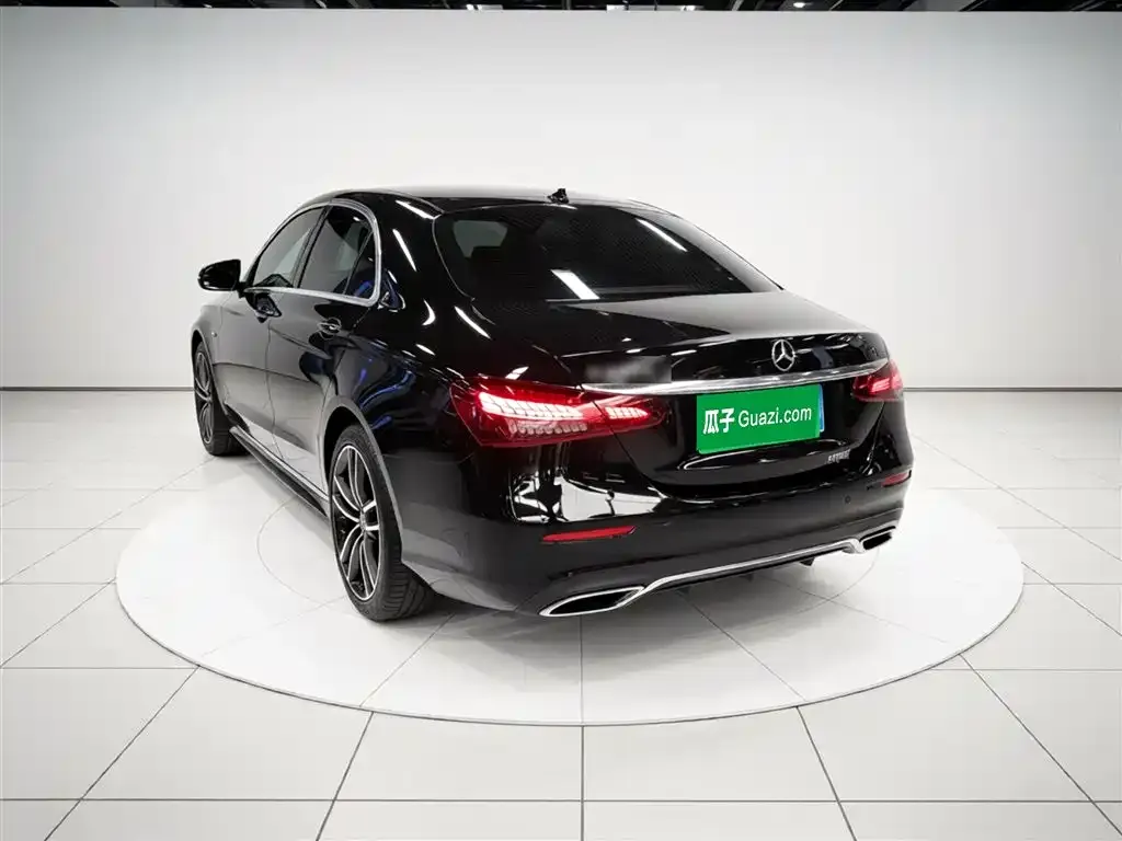 Mercedes-Benz E-Class — фото 2