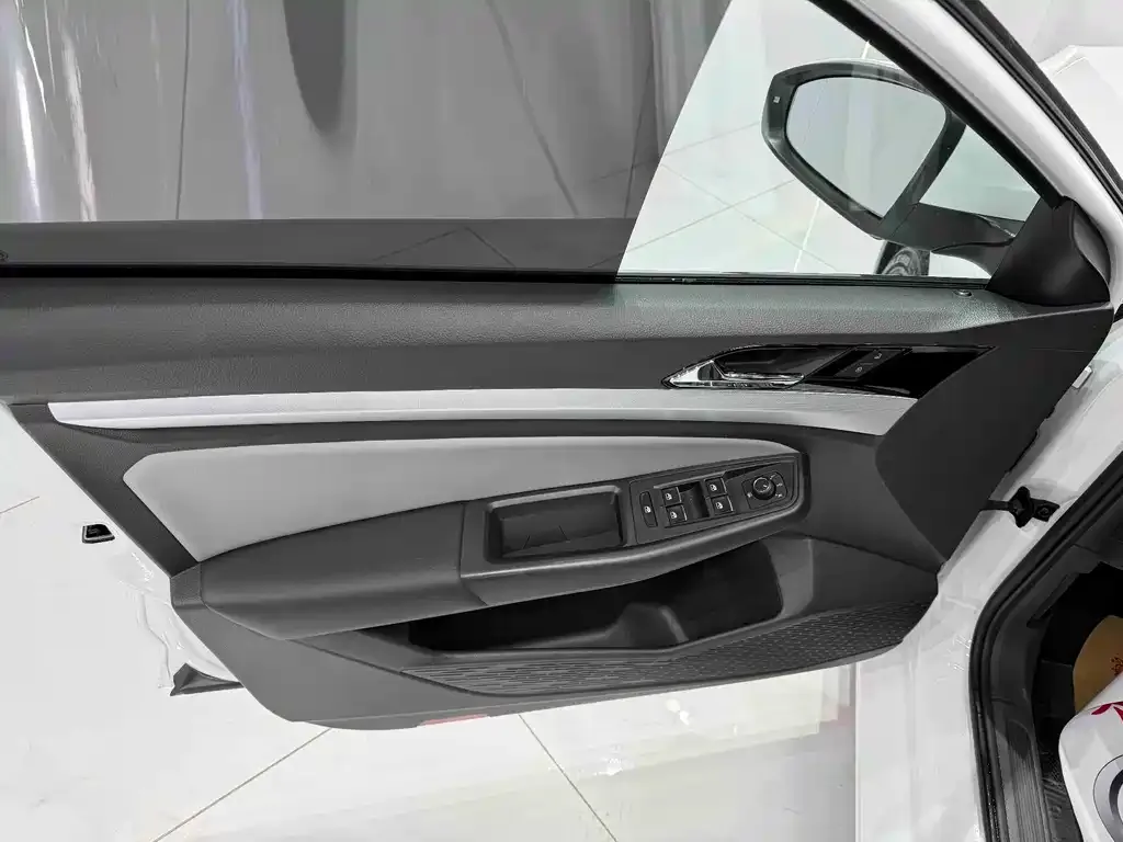 Volkswagen Bora 2023 из CN, фото 10