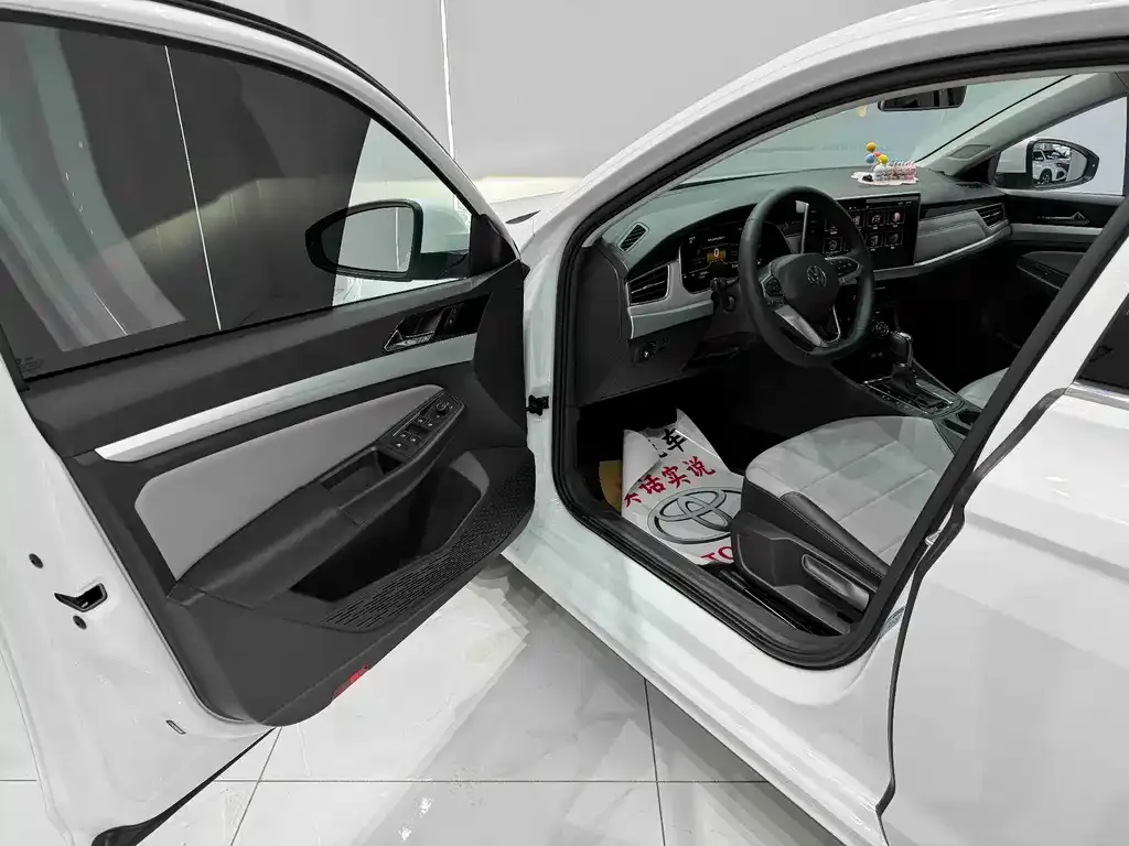 Volkswagen Bora 2023 из CN, фото 9