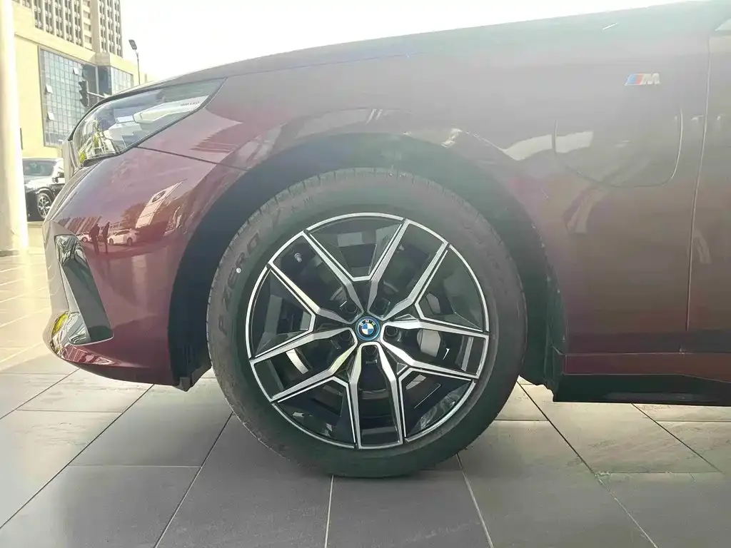 BMW i5 — фото 2