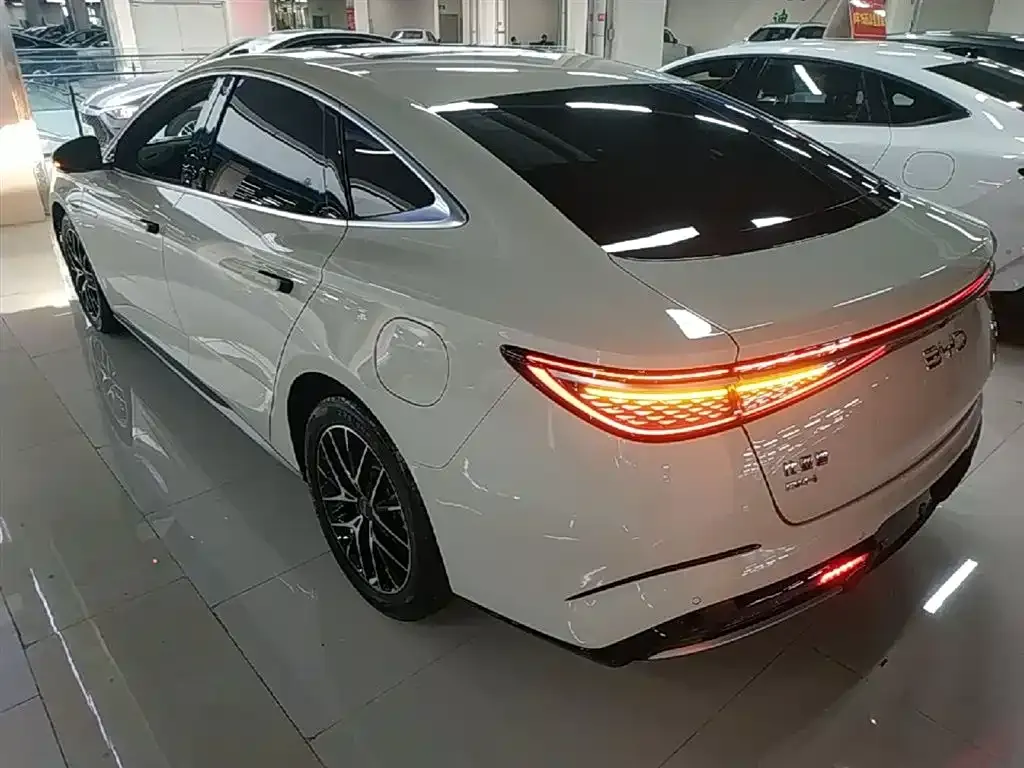 BYD Seal — фото 3