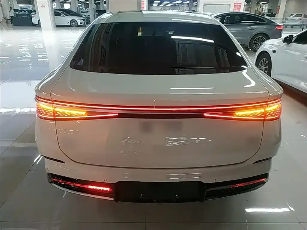 BYD Seal — фото 5