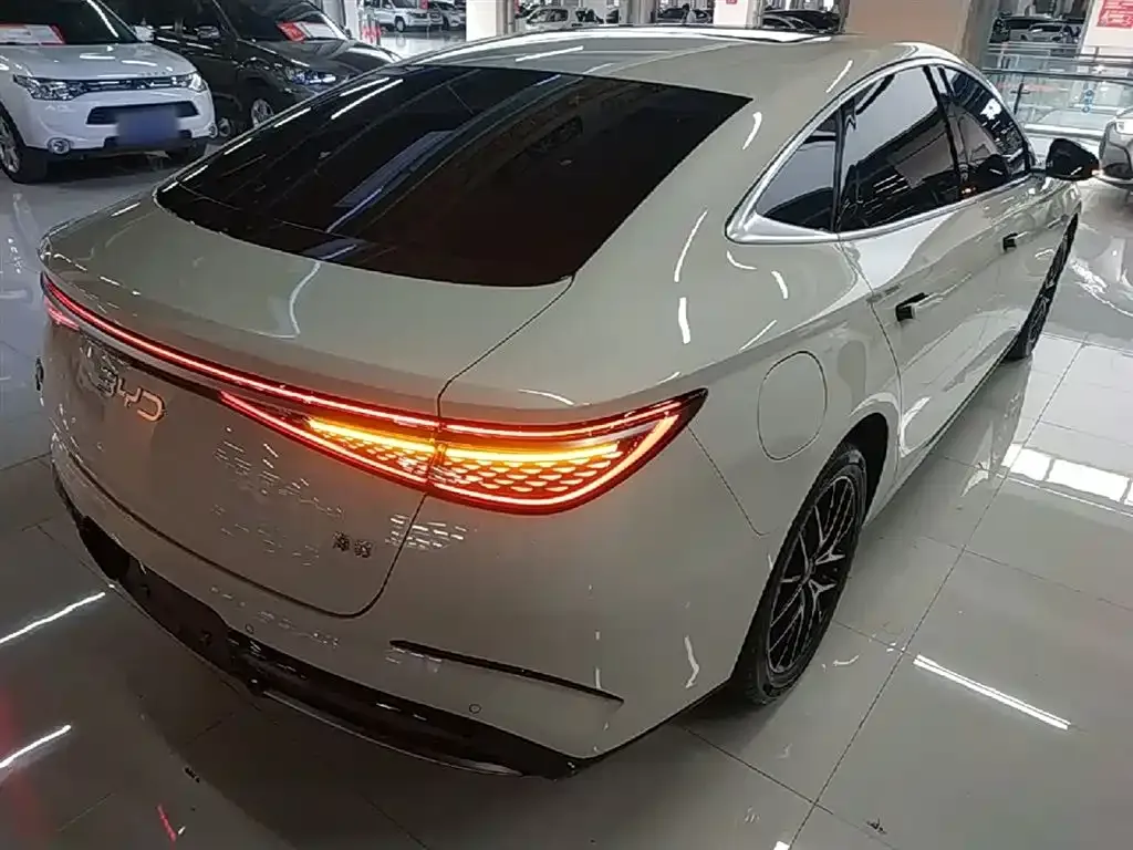 BYD Seal — фото 8