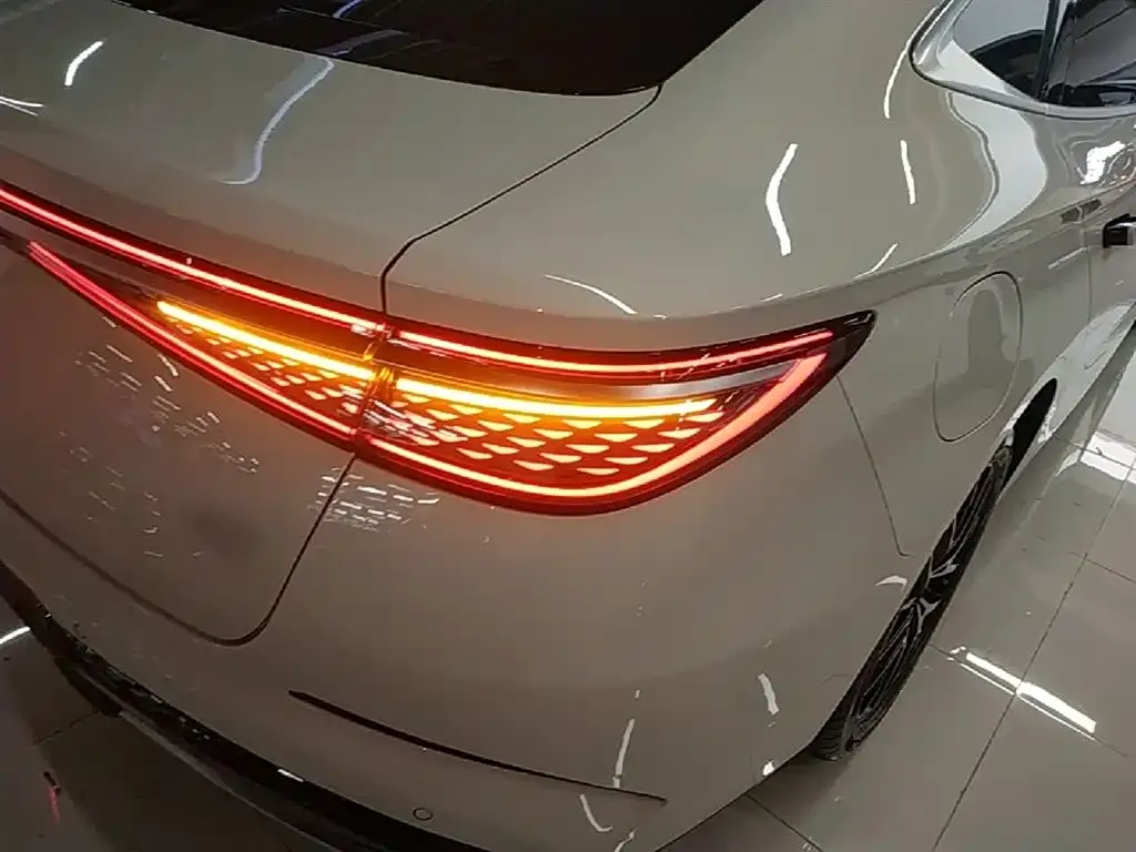 BYD Seal — фото 2