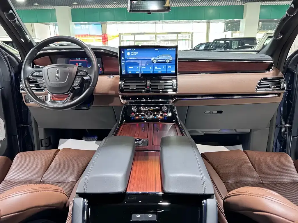 Lincoln Navigator — фото 2