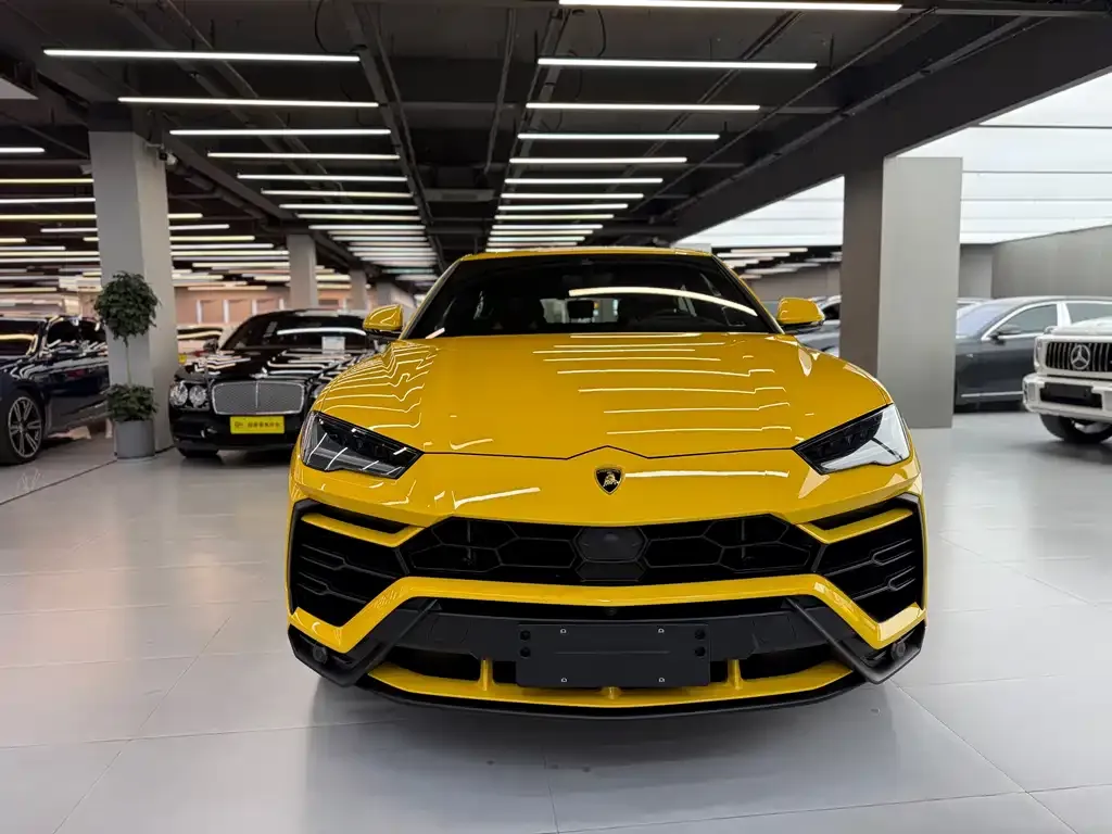 Lamborghini Urus — фото 1