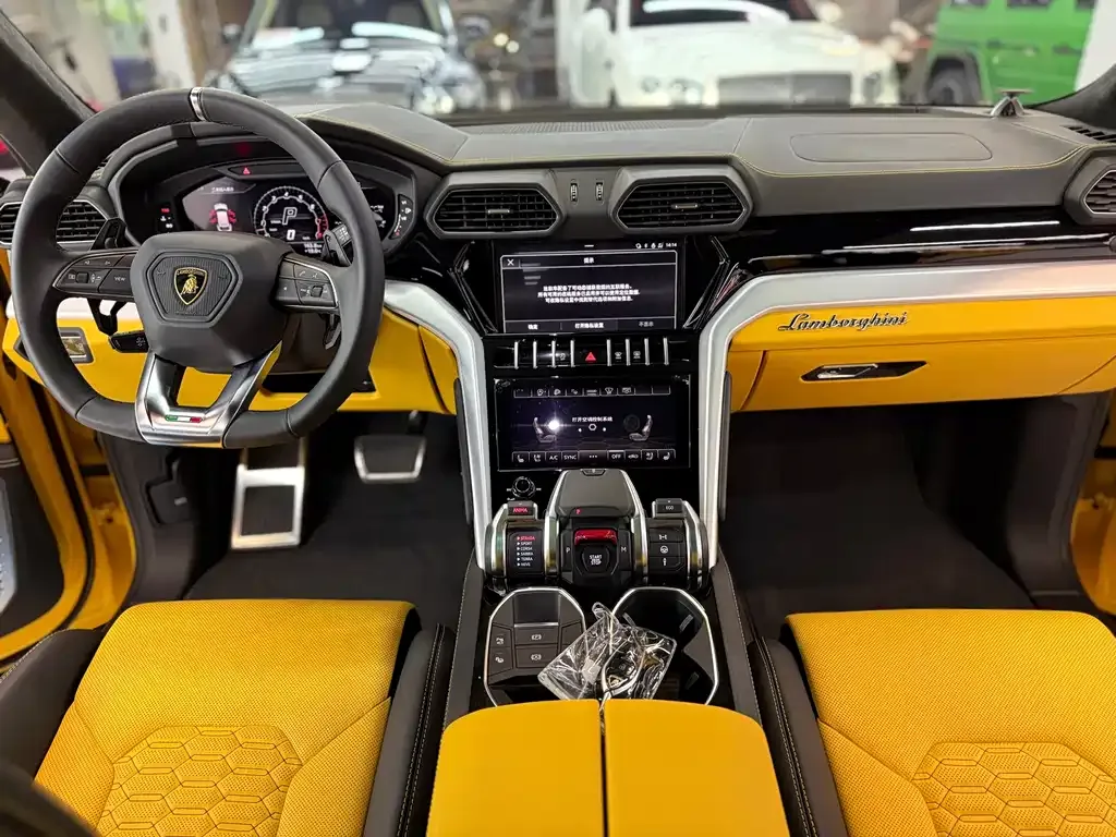 Lamborghini Urus — фото 3