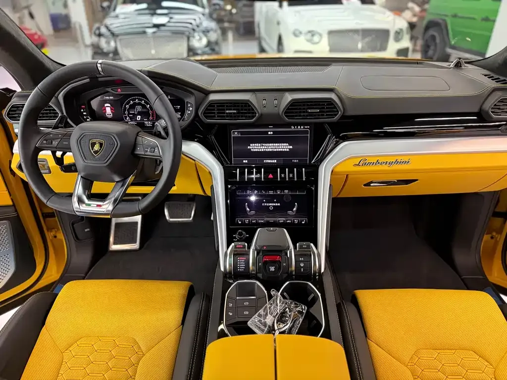 Lamborghini Urus — фото 8