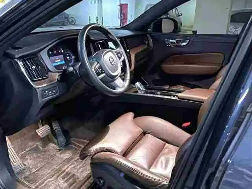 Volvo XC60 PHEV 2022 из CN, фото 9