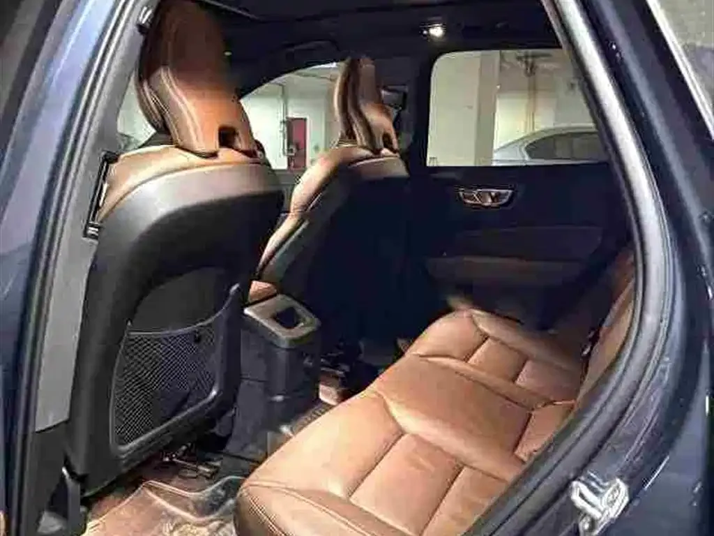 Volvo XC60 PHEV 2022 из CN, фото 5