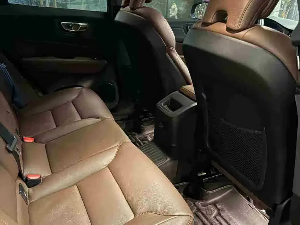 Volvo XC60 PHEV 2022 из CN, фото 6