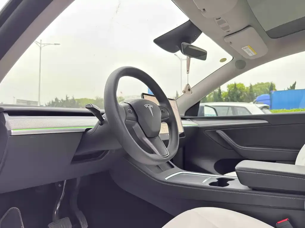 Tesla Model Y — фото 2