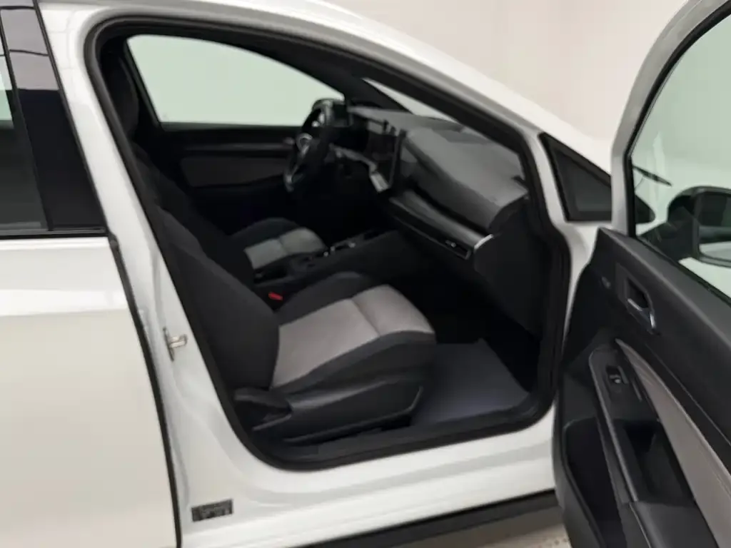Volkswagen Golf 2025 из CN, фото 5