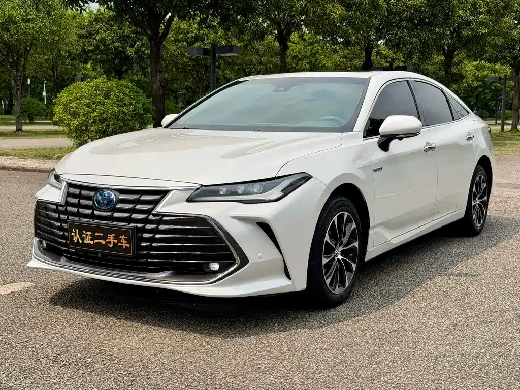 Toyota Avalon — фото 1