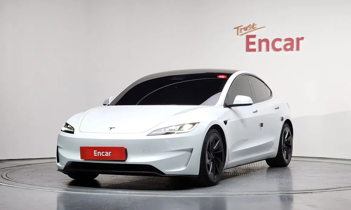 Tesla Model 3 — фото 1