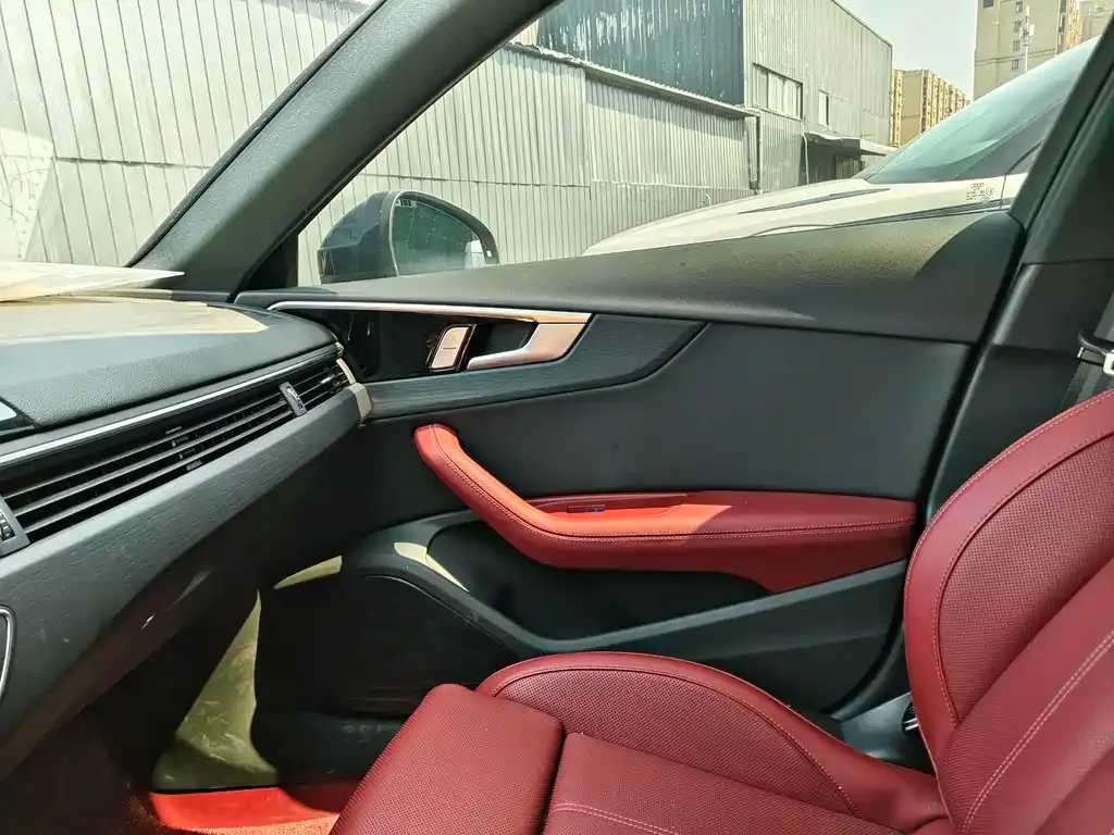 Audi A4L 2024 из CN, фото 9